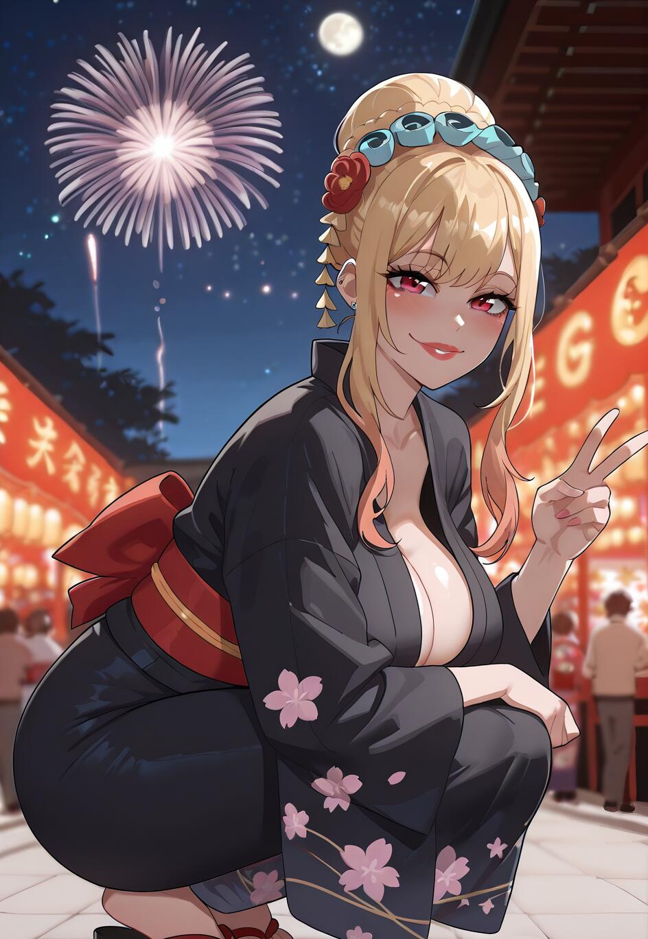 My Dress-Up Darling adlı animedeki Marin Kitagawa, pembe çiçek desenli siyah bir yukata giymiş halde, gece festivalinde çömelmiş, gülümsüyor ve gökyüzünde patlayan havai fişeklerin arasında barış işareti yapıyor.