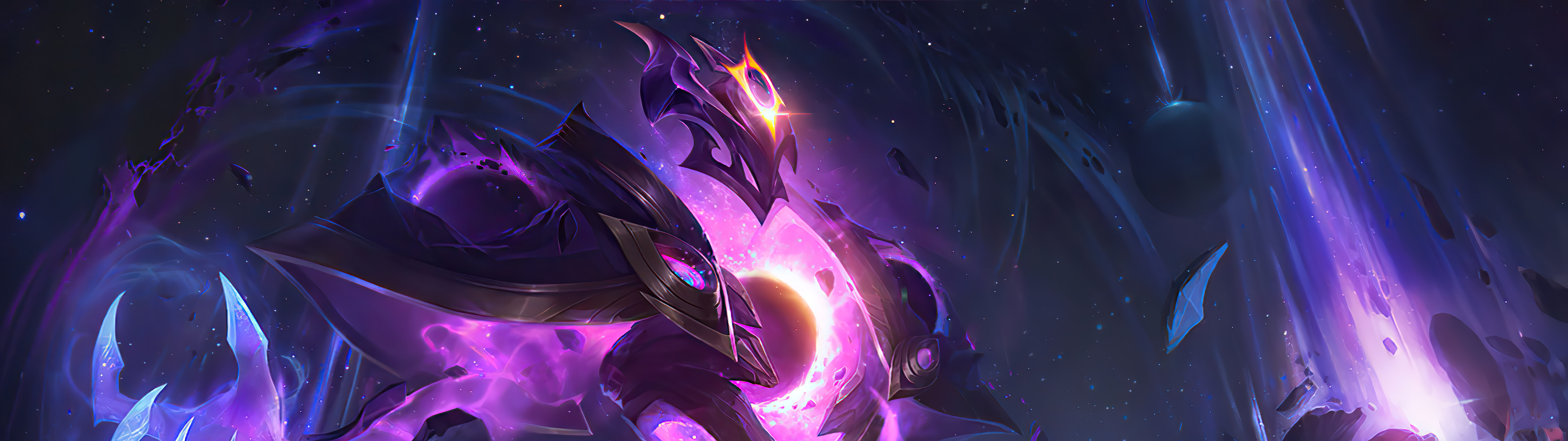 League of Legends oyunundaki Xerath karakteri, parıldayan mavi büyülü enerjiyle çevrili.