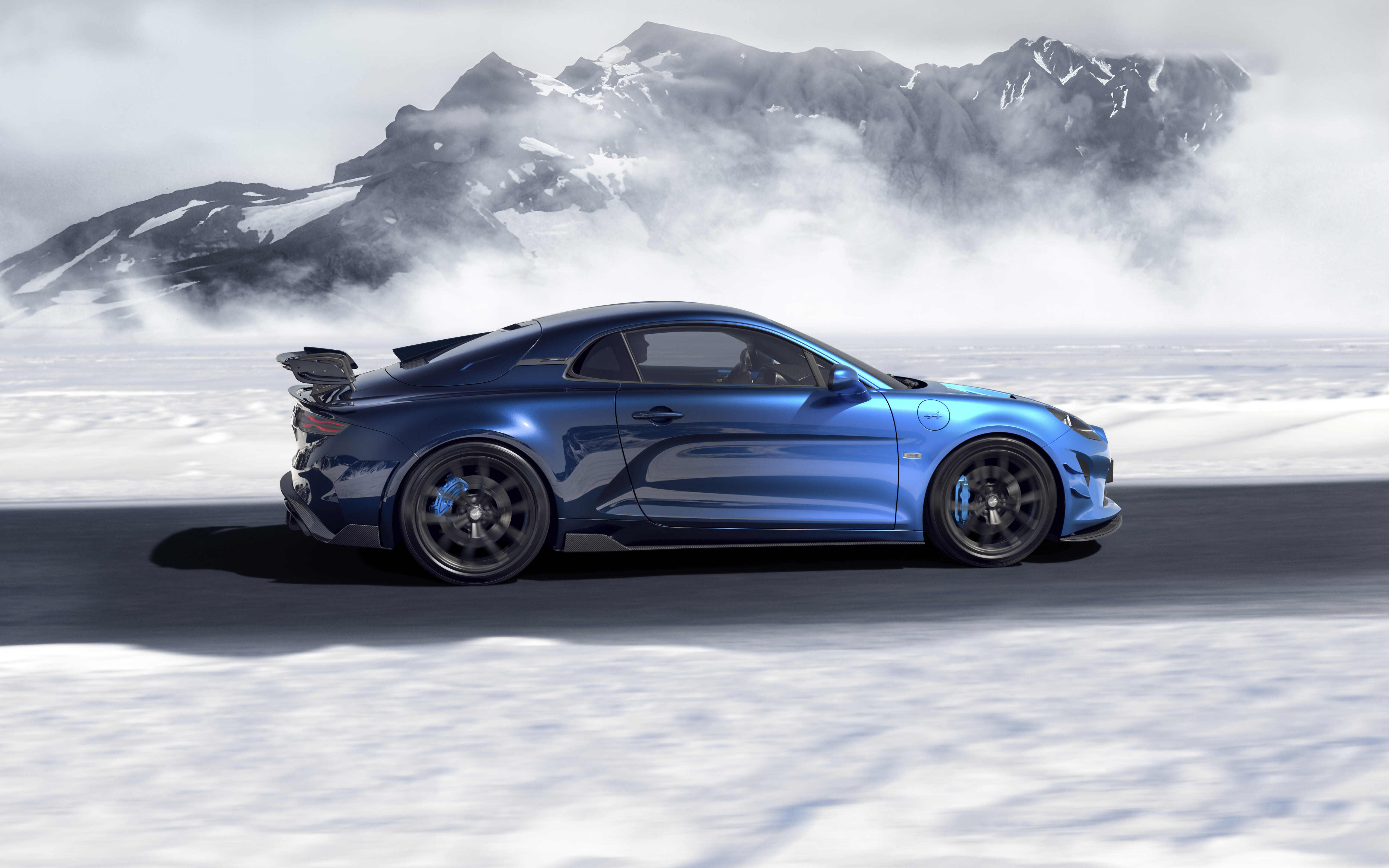 Alpine A110 R Ultime spor otomobilin aerodinamik gövdesi ve üstün kaliteli kaplaması ön plana çıkarılarak detaylı bir şekilde inceleniyor.