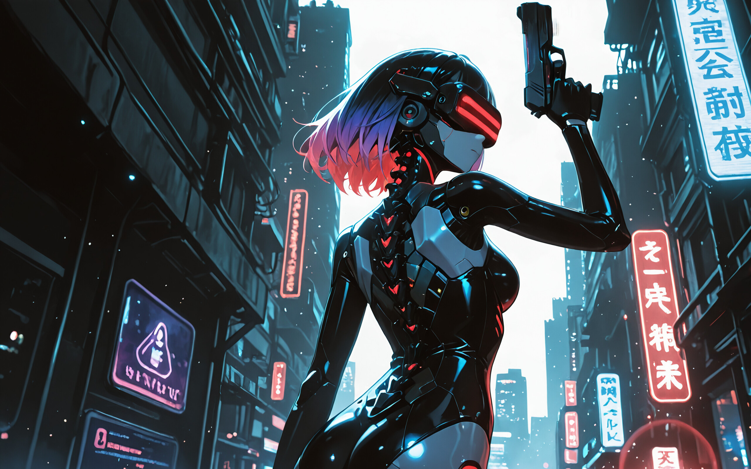 Ghost in the Shell'den cyborg Motoko Kusanagi'nin anime tarzında çizilmiş bir illüstrasyonu. Kısa mor saçları, kırmızı bir vizörü var ve üzerinde mekanik omurgası görünen siyah bir sibernetik kıyafet giymiş. Elinde bir tabanca tutuyor, neon ışıklarla dolu fütüristik bir şehirde gece vakti omuzunun üzerinden bakıyor.